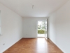 Wohntraum für Familien: Stilvolle Doppelhaushälfte im Grünen! - Zimmer mit Zugang zum Balkon