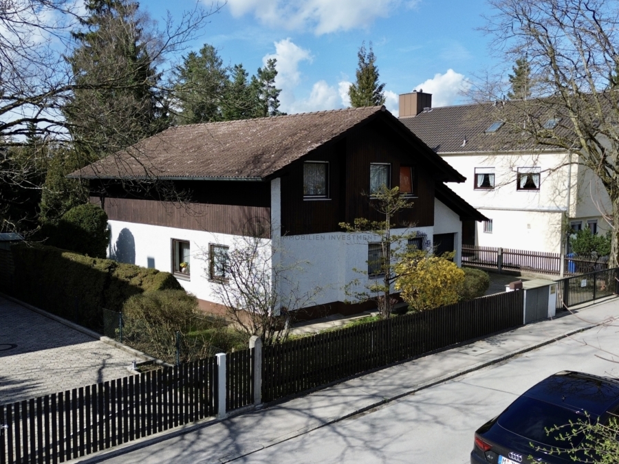 Parkähnliches Westgrundstück mit Einfamilienhaus für Ausbau und Erweiterung, 81827 München, Einfamilienhaus