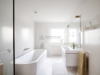 Großzügiges Reihenendhaus in ruhiger, familienfreundlicher Lage - Visualisierung: Badezimmer mit Wanne und Dusche