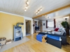 Liebevoll renoviertes Einfamilienhaus auf wunderschönem Grundstück - Wohnzimmer mit Schwedenofen