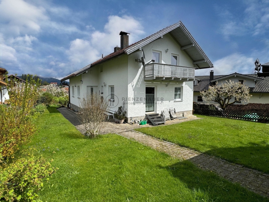 Liebevoll renoviertes Einfamilienhaus auf wunderschönem Grundstück, 94264 Langdorf, Einfamilienhaus