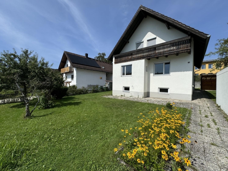 Grünes Wohnen im Zentrum der Stadt – charmantes Haus mit 6 Zimmern in Ebersberg, 85560 Ebersberg, Einfamilienhaus