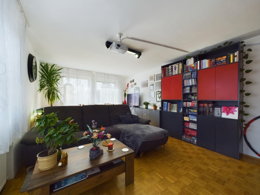 Wohnen mit Blick auf den Wildpark: Helle 3-Zimmer Wohnung in Poing, 85586 Poing, Etagenwohnung