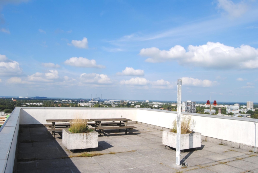 Traumhafte Wohnung mit zwei Balkonen, Westblick & Dachterrasse im 18. Stock, 81925 München, Etagenwohnung