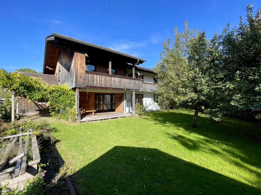 Charmantes Landhaus auf großem Grundstück im idyllischen Alpenvorland, 82439 Großweil, Mehrfamilienhaus