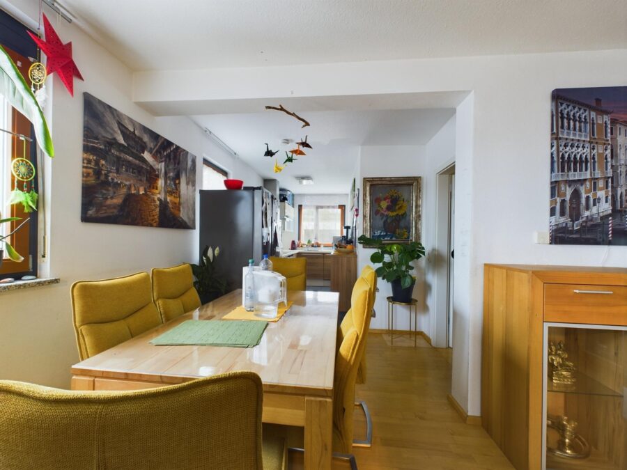 Großzügige 4-Zimmer-Wohnung mit Süd-Balkon in familienfreundlicher Lage, 81829 München, Etagenwohnung